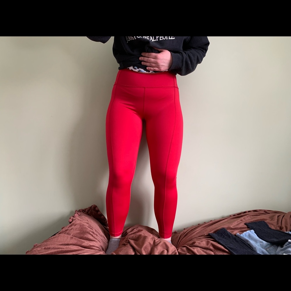 Red Queenieke workout leggings